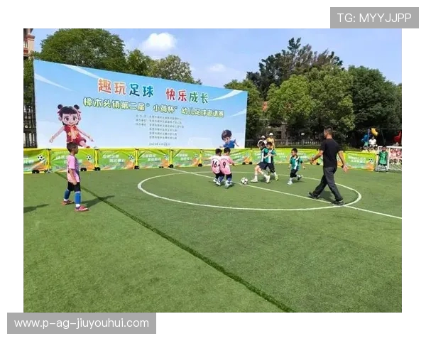 以幸运足球球员名字揭示绿茵赛场背后的荣耀与命运交织故事